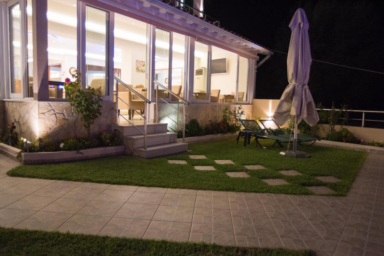 Oasis Hotel Perigiali Exterior photo
